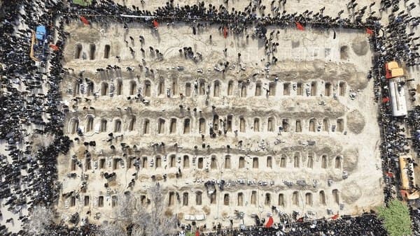 Iranian photographer wins Golden Shot for Minab funeral aerial image