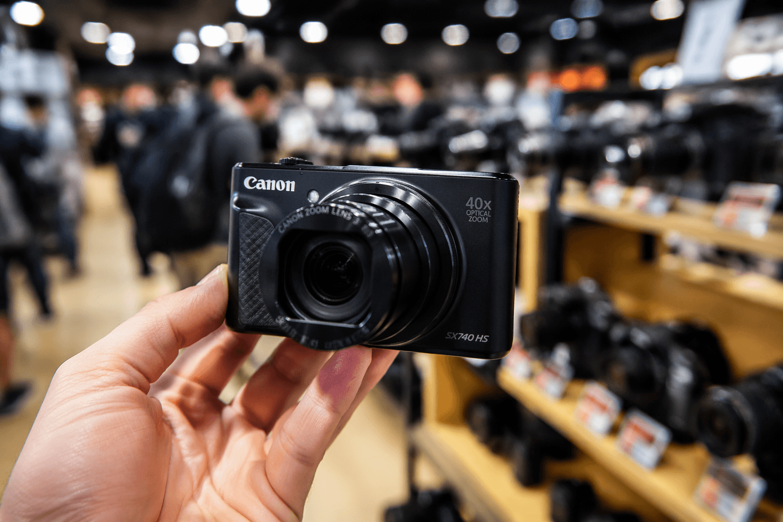 Canon PowerShot SX740 HS stays a top compact camera in Japan
